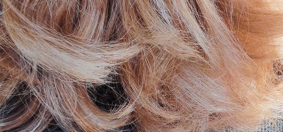 Mèches de cheveux blonde